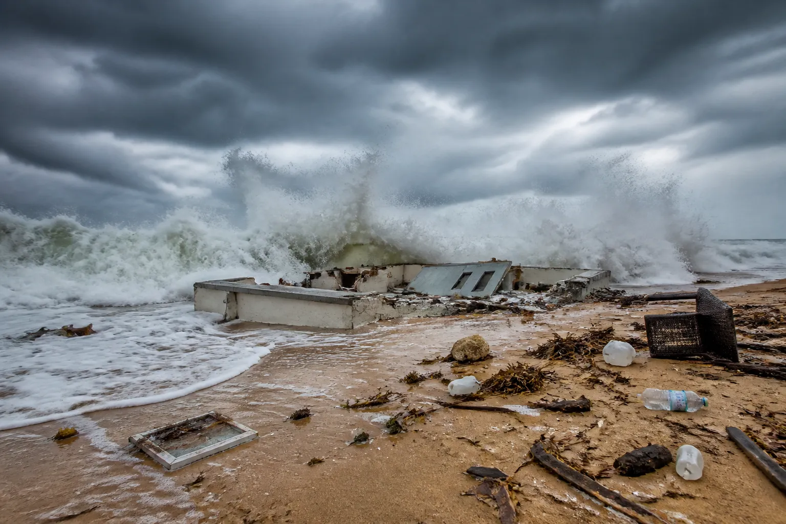 12-Foot Waves from Hurricane Marie Flood Long Beach, Evacuating 20 Homes